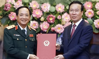 Trao Quyết định thăng hàm Thượng tướng đối với đồng chí Trịnh Văn Quyết