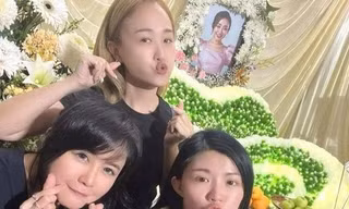 3 ca sĩ nữ tạo dáng, cười trong đám tang bị chỉ trích dữ dội