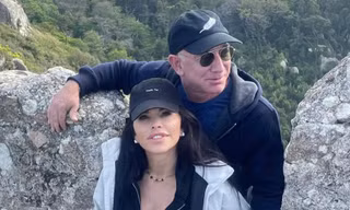 Bạn gái ca ngợi tỷ phú Jeff Bezos