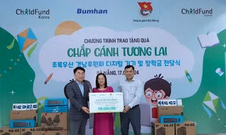 Trao tặng 40 máy tính và nhiều phần quà cho hai trường học tại Hoà Vang