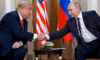 Cả thế giới ‘nín thở’ sau cú bắt tay của ông Trump và ông Putin 