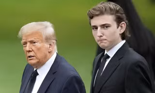 Con trai út cao 2,01 m của ông Trump bước vào chính trường