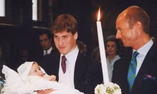 Hình ảnh William làm cha từ năm 16 tuổi