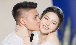 Ảnh Quang Hải hôn say đắm cô dâu Chu Thanh Huyền