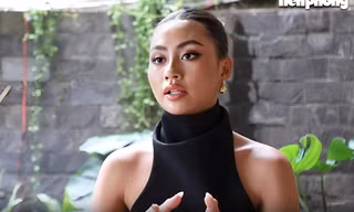 Hoa hậu Xuân Hạnh: 'Mẹ khóc khi tôi cự cãi với bố dượng suốt nhiều năm'