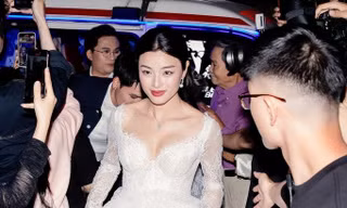 Truy tìm xe cứu thương hú còi inh ỏi chở nghệ sĩ tới thảm đỏ ở TPHCM