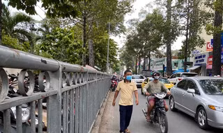 TPHCM: Xin vỉa hè làm bãi giữ xe, Sở GTVT đề nghị các bệnh viện trả lại