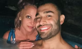Britney Spears ngày càng bất ổn