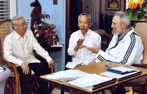 Tổng Bí thư thăm lãnh tụ Cuba Fidel Castro