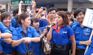 Cán bộ Đoàn trẻ sẽ dễ hòa nhập hơn vào các hoạt động của giới trẻ. Ảnh: Lưu Trinh