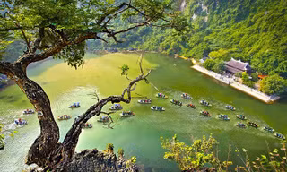 Vẻ đẹp Tràng An khiến du khách mê mẩn.
