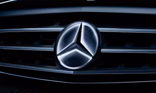 Logo trên xe Mercedes-Benz có thể gây lỗi cho hệ thống lái