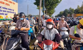 TP HCM: Phương tiện tăng đột biến trên đường Phạm Văn Đồng, kẹt xe kéo dài