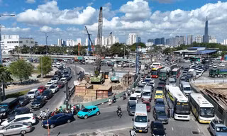 CSGT TP HCM lý giải tình trạng ô tô xếp hàng dài ở cửa ngõ phía Đông