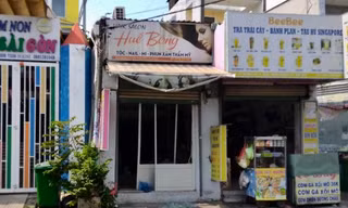 Sau tiếng nổ trong tiệm tóc, 1 nam, 1 nữ nhập viện