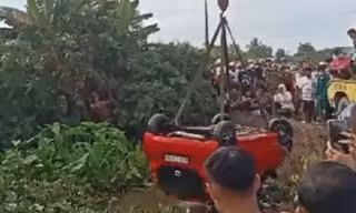 Phát hiện ô tô dưới kênh ở Long An, một người tử vong