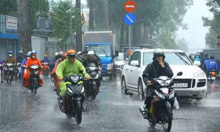 TPHCM mưa dông kèm sấm sét
