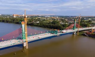 Xây thêm nhiều tuyến giao thông trọng điểm ở Long An