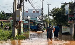 Vì sao hàng trăm hộ dân ở TP Biên Hòa ngập trong 'biển nước'?