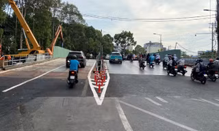 Thông xe cầu vượt tạm thứ 2 ở cửa ngõ Sân bay Tân Sơn Nhất