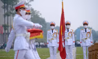 Thiêng liêng lễ thượng cờ trên quảng trường Ba Đình