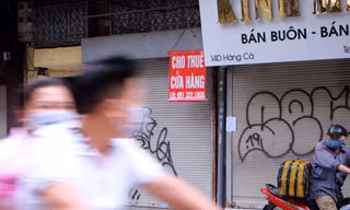 Hàng loạt nhà phố cổ Hà Nội treo biển cho thuê, sang nhượng... vẫn không có khách