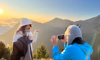 Giới trẻ săn mây, trekking trong rừng nguyên sinh phủ đầy rêu xanh đẹp như cổ tích ở Tà Xùa 