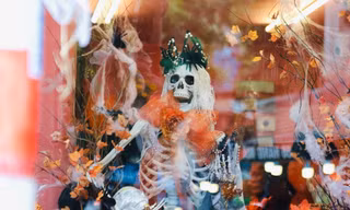 Đồ chơi kinh dị ‘đổ bộ' phố Hàng Mã trước thềm Halloween