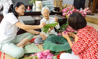 Độc đáo nghệ thuật ướp trà sen - Nét đẹp văn hóa của người Hà Nội