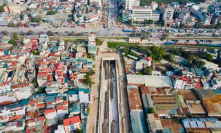 Đường dẫn xuống hầm chui Giải Phóng - Kim Đồng dần lộ diện