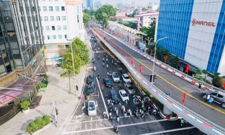 Cầu vượt chữ C đầu tiên ở Hà Nội thông xe sau nhiều lần lỡ hẹn