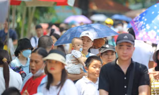 Người Hà Nội chen chúc trong công viên Thủ Lệ ngày 2/9