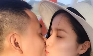 Bảo Trúc say đắm khóa môi chồng cũ của Khánh Ngọc