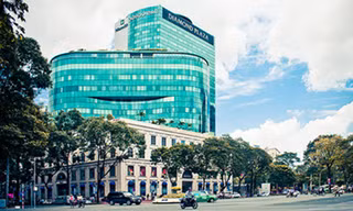 Cao ốc phức hợp Diamond Plaza trên đất vàng TP HCM vừa được công bố đổi chủ.