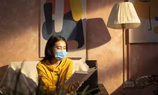 Giới trẻ đón ngày 8/3 thật khó quên: Không có hoa mà chỉ có... que test, thuốc và cháo