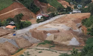 Rầm rộ san gạt đất trái phép với quy mô lớn ở Yên Bái