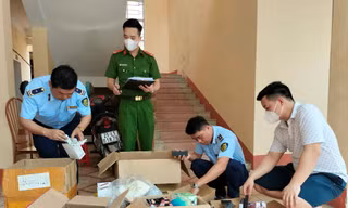 Tiêu hủy lô thuốc lá điện tử nhập lậu ở Yên Bái
