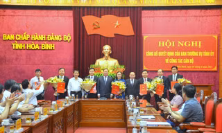 Ủy ban Thường vụ Quốc hội, Ban Bí thư phê chuẩn, chuẩn y nhân sự mới ở Hòa Bình