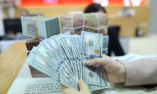 Năm 2021, kiều hồi chuyển về Việt Nam ước đạt 12,5 tỷ USD, tăng 10% so với năm 2020 (ảnh: Như Ý)