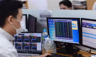 Một cổ phiếu đột biến thanh khoản, sang tay 1.500 tỷ đồng