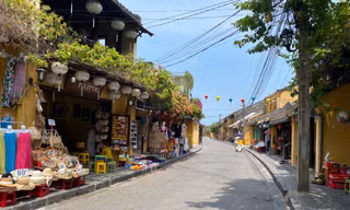 Các địa phương trọng điểm du lịch như Khánh Hoà, Quảng Nam doanh thu từ du lịch, lữ hành sụt giảm trên 80%