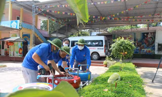 Bồn nước rửa tay được tái chế từ lốp xe cũ