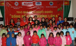 Mang Tết ấm đến với người nghèo ở miền Tây xứ Nghệ