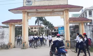 Xô xát trước lớp học, nam sinh phải khâu 30 mũi