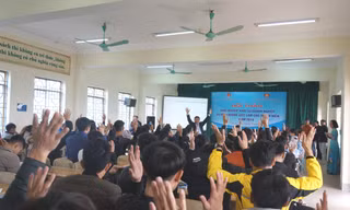 Hàng trăm sinh viên Nghệ An tham gia hội thảo Khởi nghiệp, định hướng việc làm