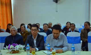 Báo Tiền Phong cùng nhà tài trợ trao quà cho cựu TNXP tại Nghệ An, Hà Tĩnh.
