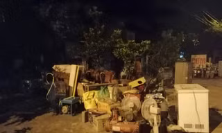 Hàng trăm người dân Hà Tĩnh hối hả dọn đồ chạy 'giặc lửa' trong đêm