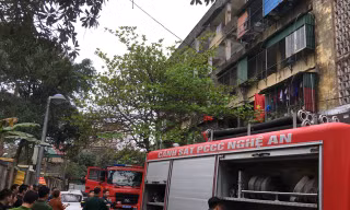 Hàng trăm người bỏ chạy tán loạn khi lửa bùng phát ở chung cư