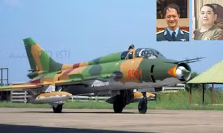 Trung tá Khuất Mạnh Trí (trái);Thượng tá Phạm Giang Nam - Hai phi công hy sinh khi chiếc Su 22 rơi. Ảnh máy bay nguồn Aviater007.
