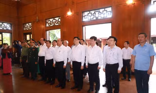 Thủ tướng Nguyễn Xuân Phúc làm việc với tỉnh Nghệ An và Quân khu 4